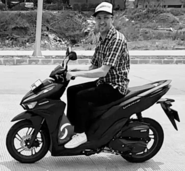 Pic of Allan on a Honda Vario 125